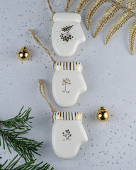 Фарфоровая елочная игрушка ручной работы «Варежка» 5,5х7,5 см, Россия