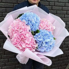 Букет из голубых и розовых гортензий "Dewlight"
