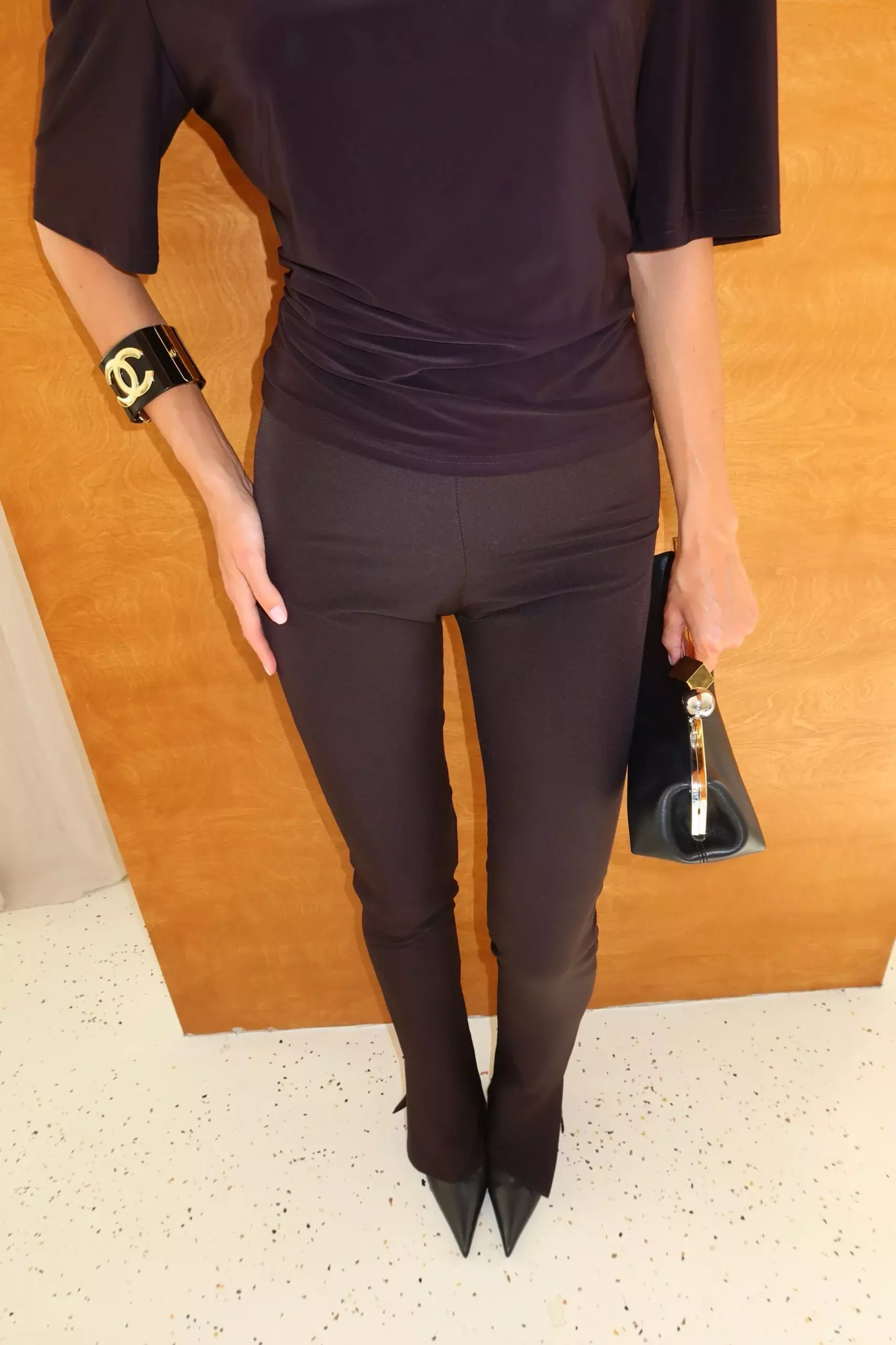 Футболка с объемными плечами, Черная