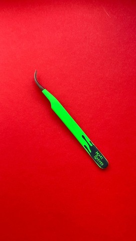 Пинцет Mari Lashes Shop Изогнутый Зеленый в Тубе