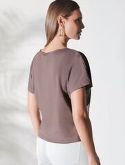 Нарядная футболка с блестящим принтом  D49.133 (131366)