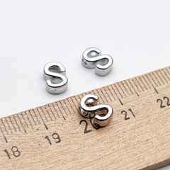 Подвеска-бусина Буква S, цвет серебро (родий), размер 9*6 мм, отверстие 1,5 мм, цена за 1 шт