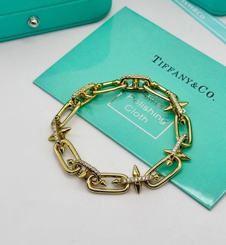 Браслет в лимонной позолоте с шипами коллекция TITAN by Тиффани/FARRELL WILLIAMS