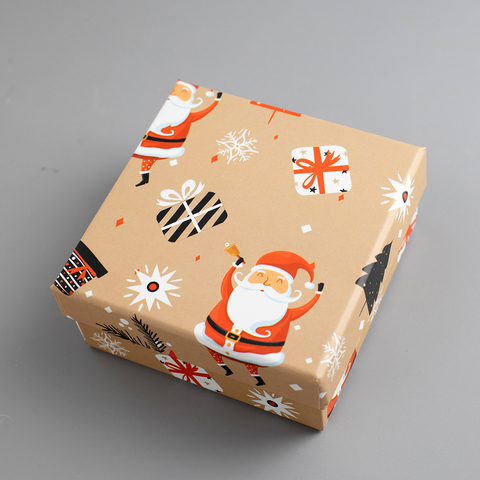 Коробка квадратная Новый год Гном Санта клаус 13х13х5,9 см