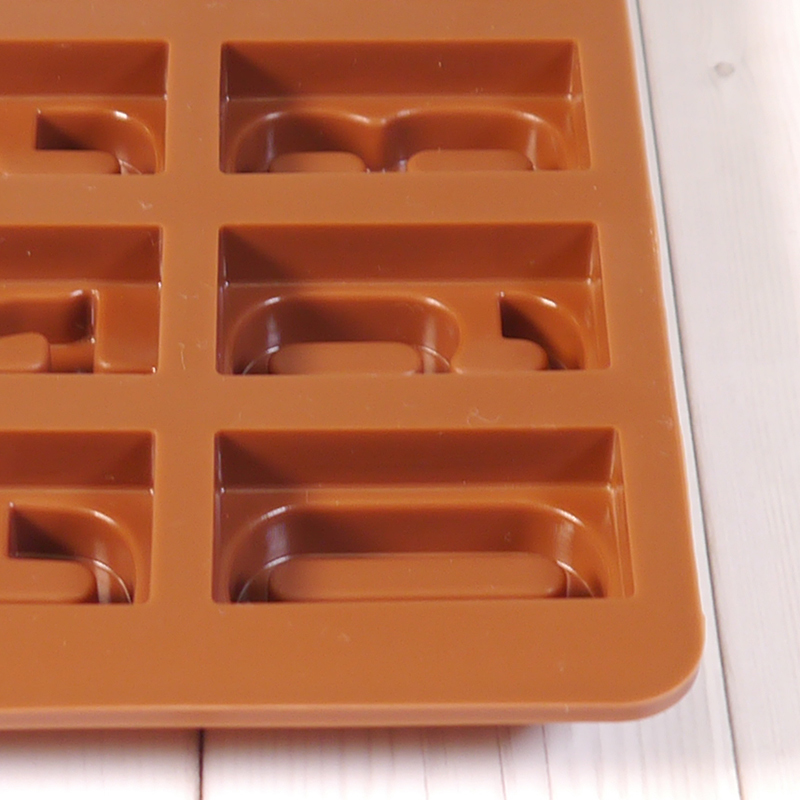Формы для заливки шоколада. Пластмассовая форма для заливки шоколада. Форма для шоколада "цифры". Силиконовая форма для заливки шоколада автомобиль.