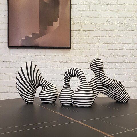 Статуэтка Zaha Sphere Black B