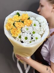 Дуо-букет с диантусами и кустовыми хризантемами