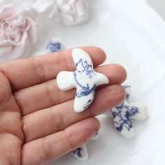 Подвеска фарфоровая Птичка (белый с синим) 34*42 мм S045