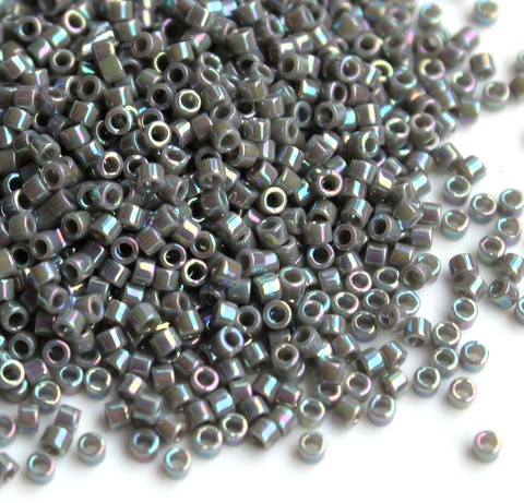 DB-0168 Бисер цилиндрический Миюки делика 11/0 Серый радужный непрозрачный /Miyuki delica 11/0 Opaque AB Gray