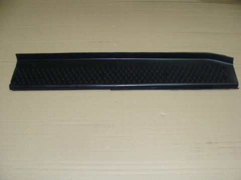 Накладка порога УАЗ-3163 передняя правая (резина)