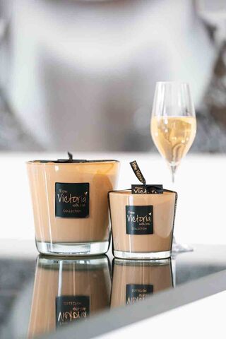 Свеча ароматическая 400г Victoria with Love Glossy brown