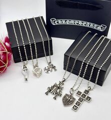Колье-цепочка с подвеской игральный кубик в стилистике CHROME HEARTS