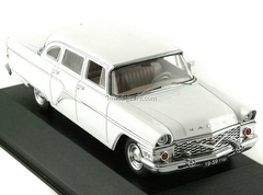 GAZ-13 Tchaika white 1965 IST085 IST Models 1:43