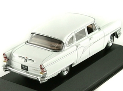 GAZ-13 Tchaika white 1965 IST085 IST Models 1:43