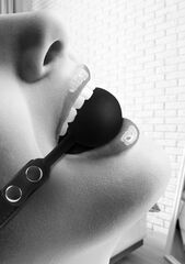 Черный кляп-шарик Silicone Ball Gag with Adjustable Bonded Leather Straps - 