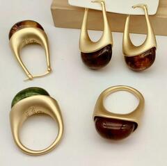 Кольцо капля с цветной вставкой из акрила в стиле BOTTEGA