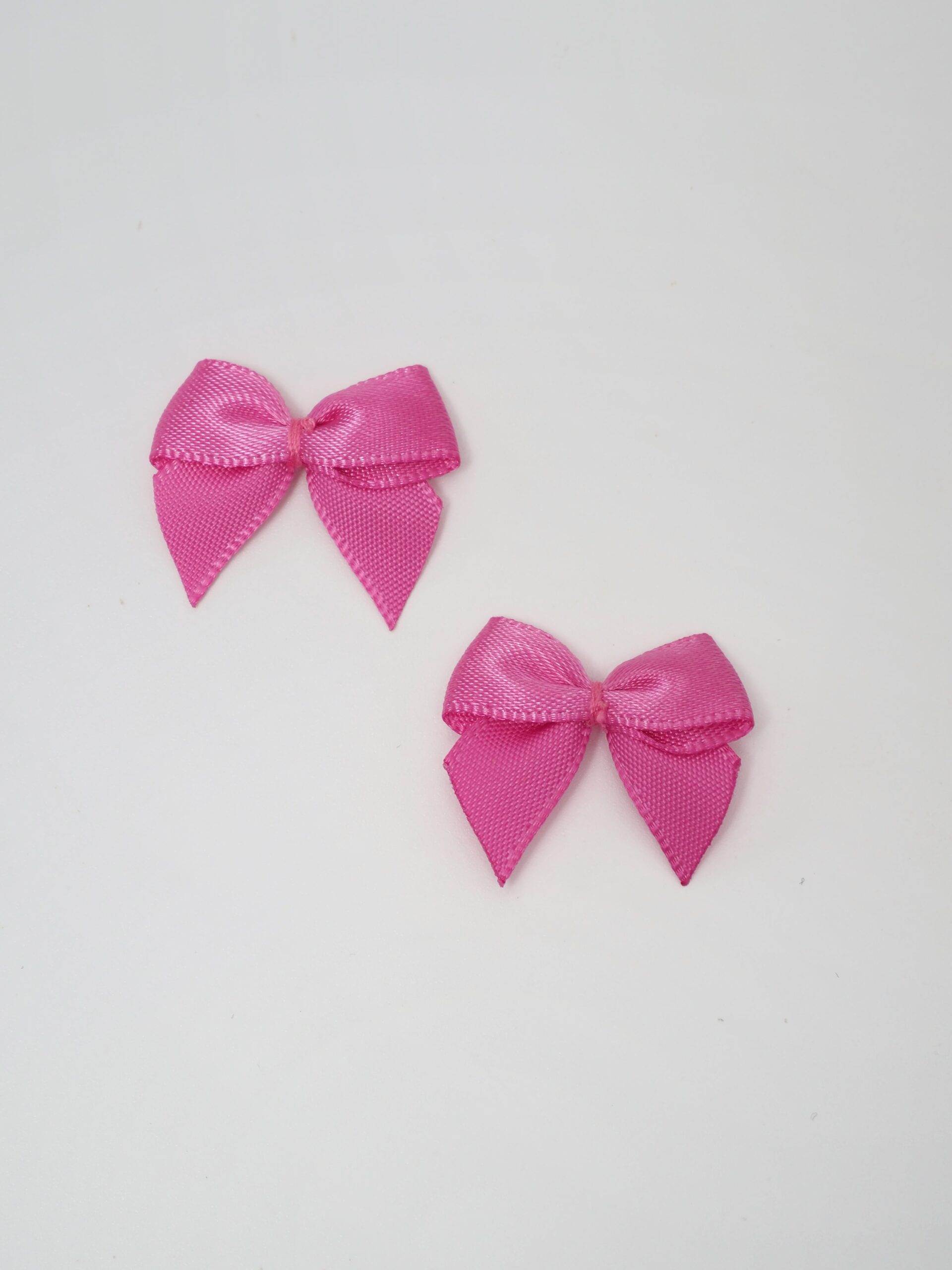 Бантик пришивной декоративный светлая фуксия 2 см