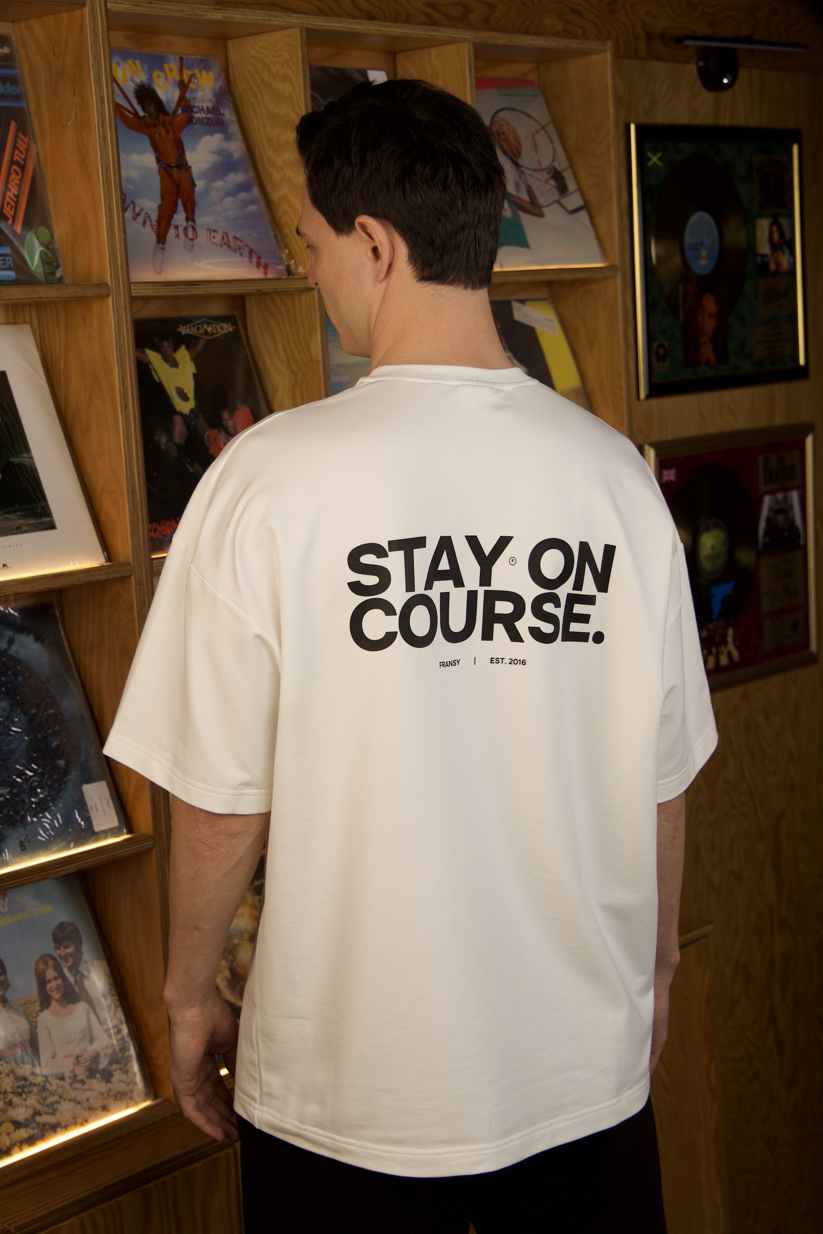 Футболка STAY ON COURSE, молочная