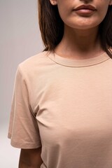 Базовая футболка в бежевом цвете