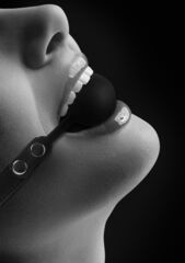 Черный кляп-шарик Silicone Ball Gag with Adjustable Bonded Leather Straps - 