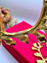 krupnye-sergi-kongo-glaza-s-zhemchugom-style-schiaparelli