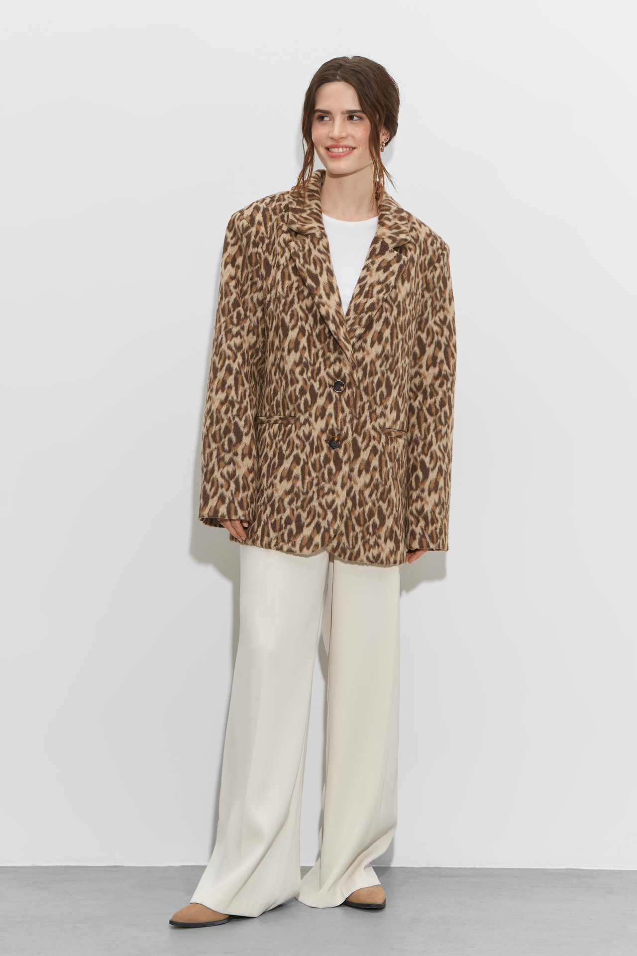 Пальто-жакет укороченное с леопардовым принтом