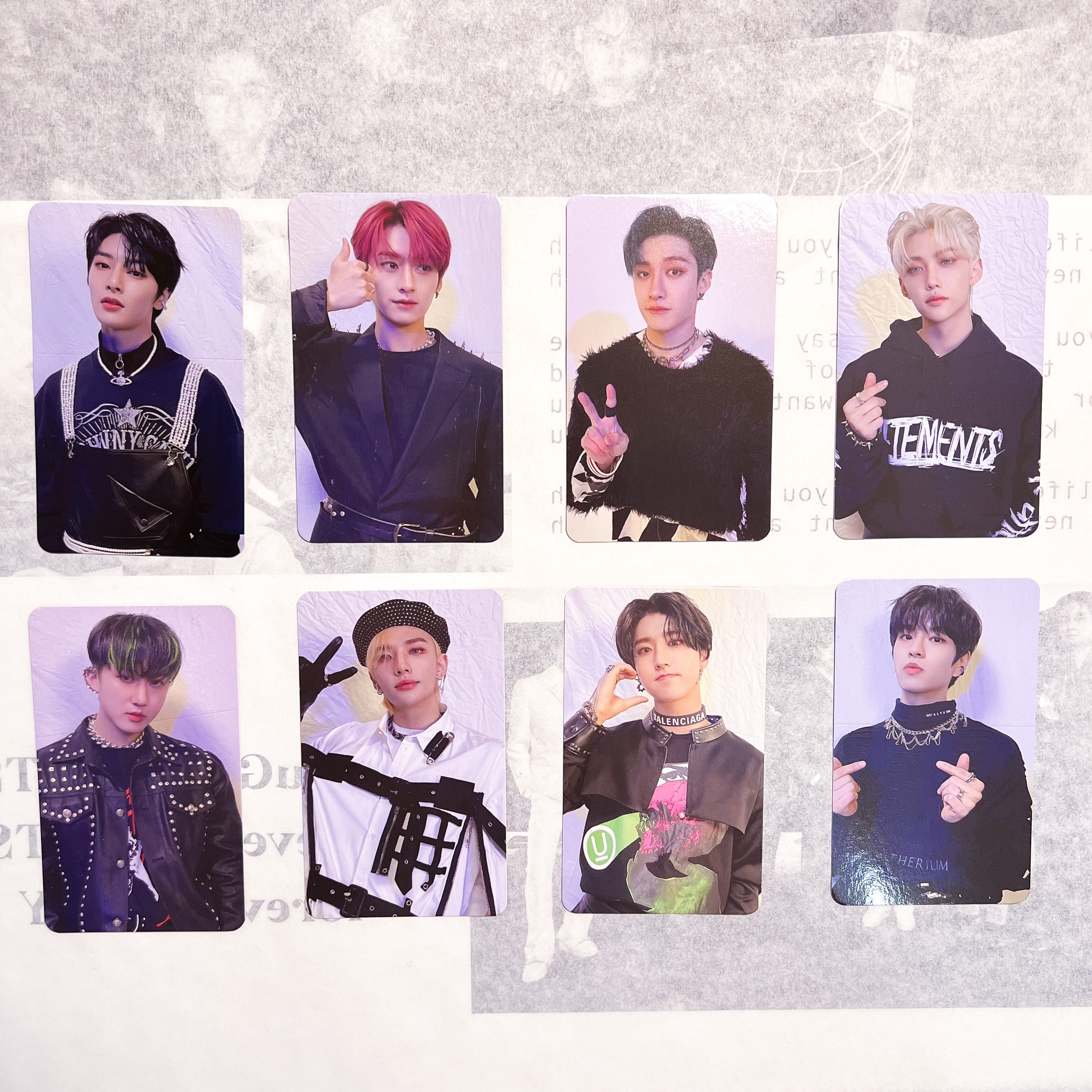 Карточки stray kids. Stray Kids Oddinary карты. Лентикулярные карты Stray Kids. Карты Stray Kids SKZOO. Официальные карточки Stray Kids.