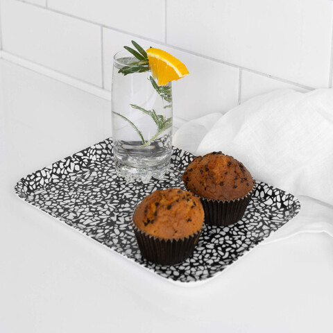 Поднос BRICKA SVART материал: пластик. размер: 28*20 см.