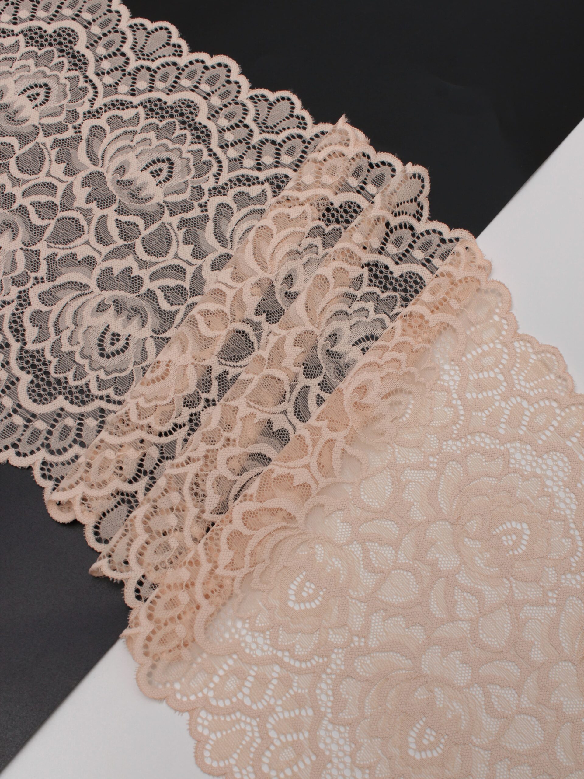 Эластичное кружево бежевое ширина 21 см