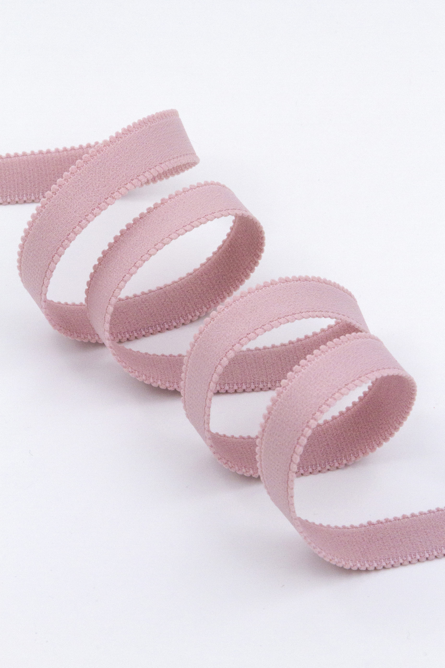 Резинка бретелечная пудровая матовая ширина 15 мм с учетом фестона Lauma (Латвия)