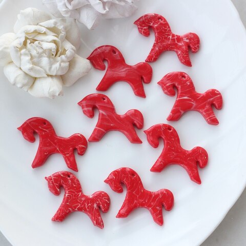 Подвеска Лошадка, красная, 30*40 мм, S033