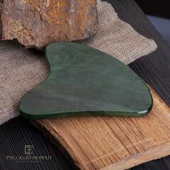 Скребок Гуаша. Тёмно-зелёный нефрит.