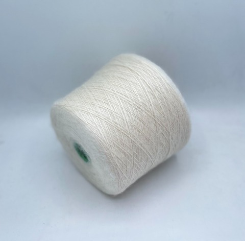 FILCOM (пр.Италия), art-Soffilo 450м/100гр. 50%Шелк 50%Суперкид мохер, цвет-Экрю арт.31312