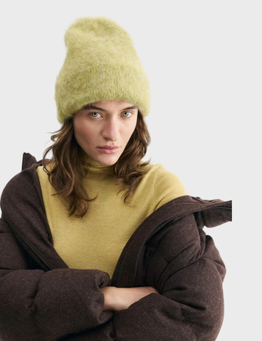 Шапка DAISYKNIT