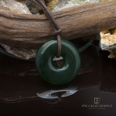 Диск Би. Тёмно-зелёный нефрит.