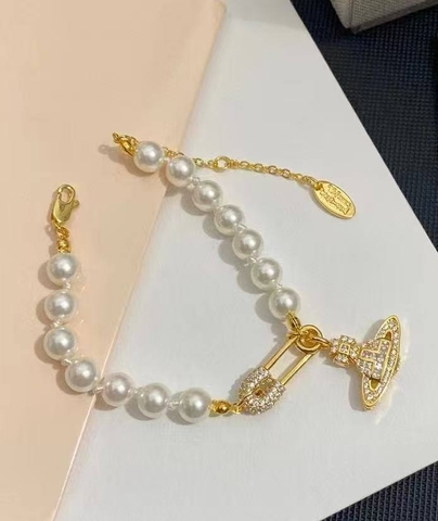 53522 - Браслет из жемчуга с подвеской лого в стиле WESTWOOD