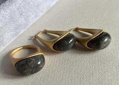 Кольцо капля с цветной вставкой из акрила в стиле BOTTEGA