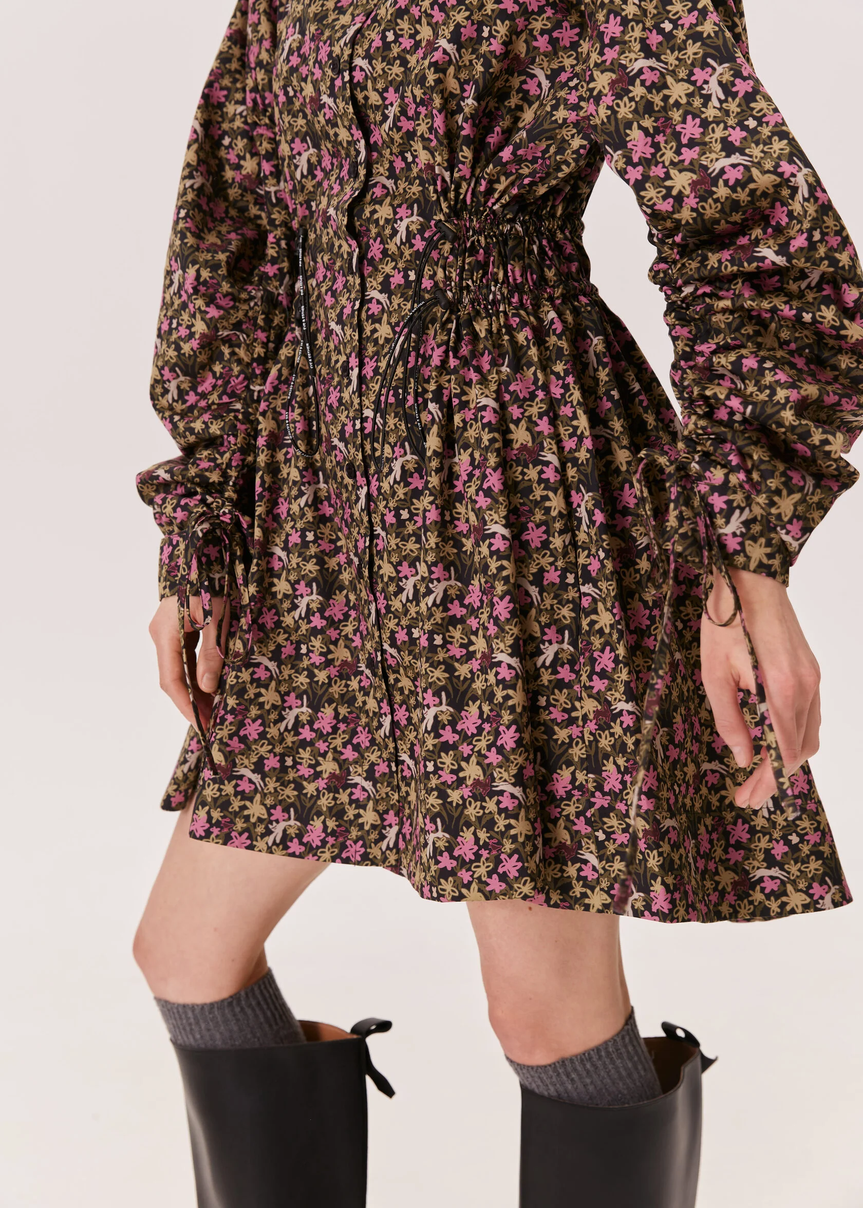 Платье-мини MAGIC FLOWERS зелено-розового цвета