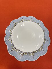 Большая декоративная салфетка-подтарельник с вышивкой