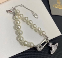 53522 - Браслет из жемчуга с подвеской лого в стиле WESTWOOD