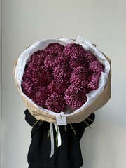 Моно букет из одноголовой хризантемы бигуди в фиолетовом оттенке