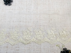 Вышивка на сетке, ш. 15 см, айвори