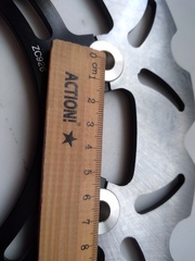 Диск тормозной передний на Yamaha YZF R6 / FZ8ABS / YZFR1 / XT Z TENERE ABS, черный лепестковый