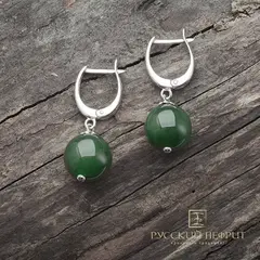 Серебряные серьги. Зелёный нефрит Д 12мм.