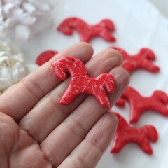 Подвеска Лошадка, красная, 30*40 мм, S033