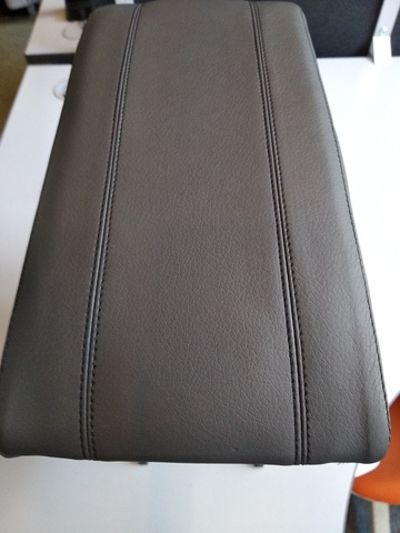 Подлокотник передний Daewoo Matiz (2000-)\ Renault Sandero 1,2\ Stepway 1,2 кроме АКПП\ Logan 1,2 \ Lada-10,11,12 экокожа