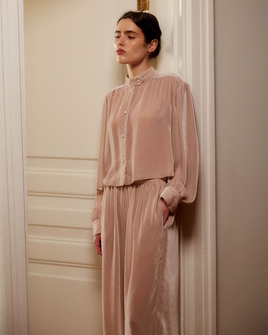 Комплект: блуза и брюки из шелкового бархата розовый