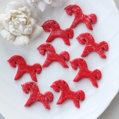 Подвеска Лошадка, красная, 30*40 мм, S033