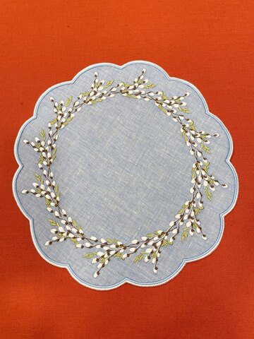 Большая декоративная салфетка-подтарельник с вышивкой