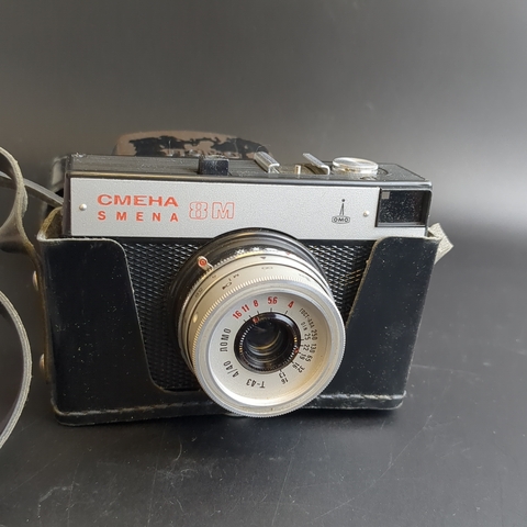 №27 Фотоаппарат "Смена 8М" в родном футляре , бакелит, Ленинградское оптико-механическое объединение, г. Ленинград, СССР, 1970-1990 гг.